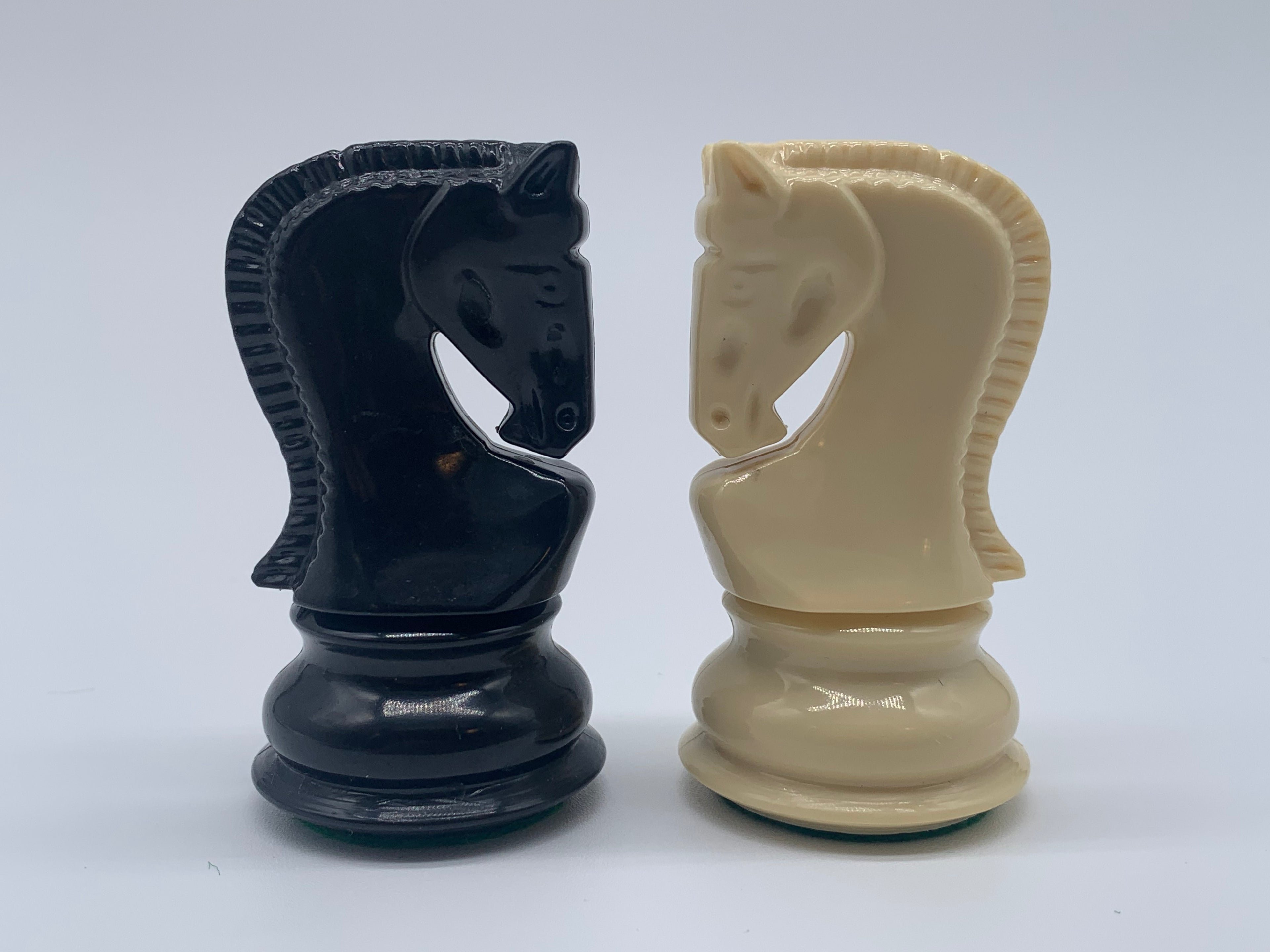 Zagreb Style Chess Pieces